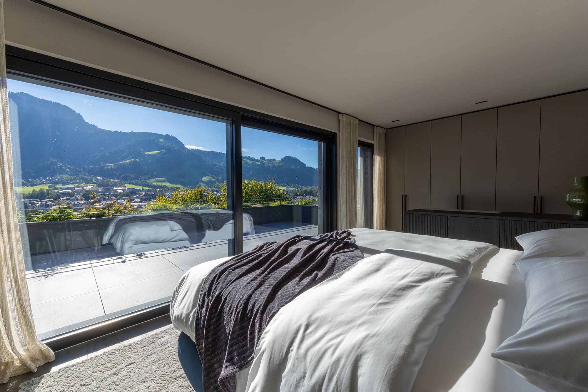 Villa_Kitzbuehel_Schlafzimmer_Blick