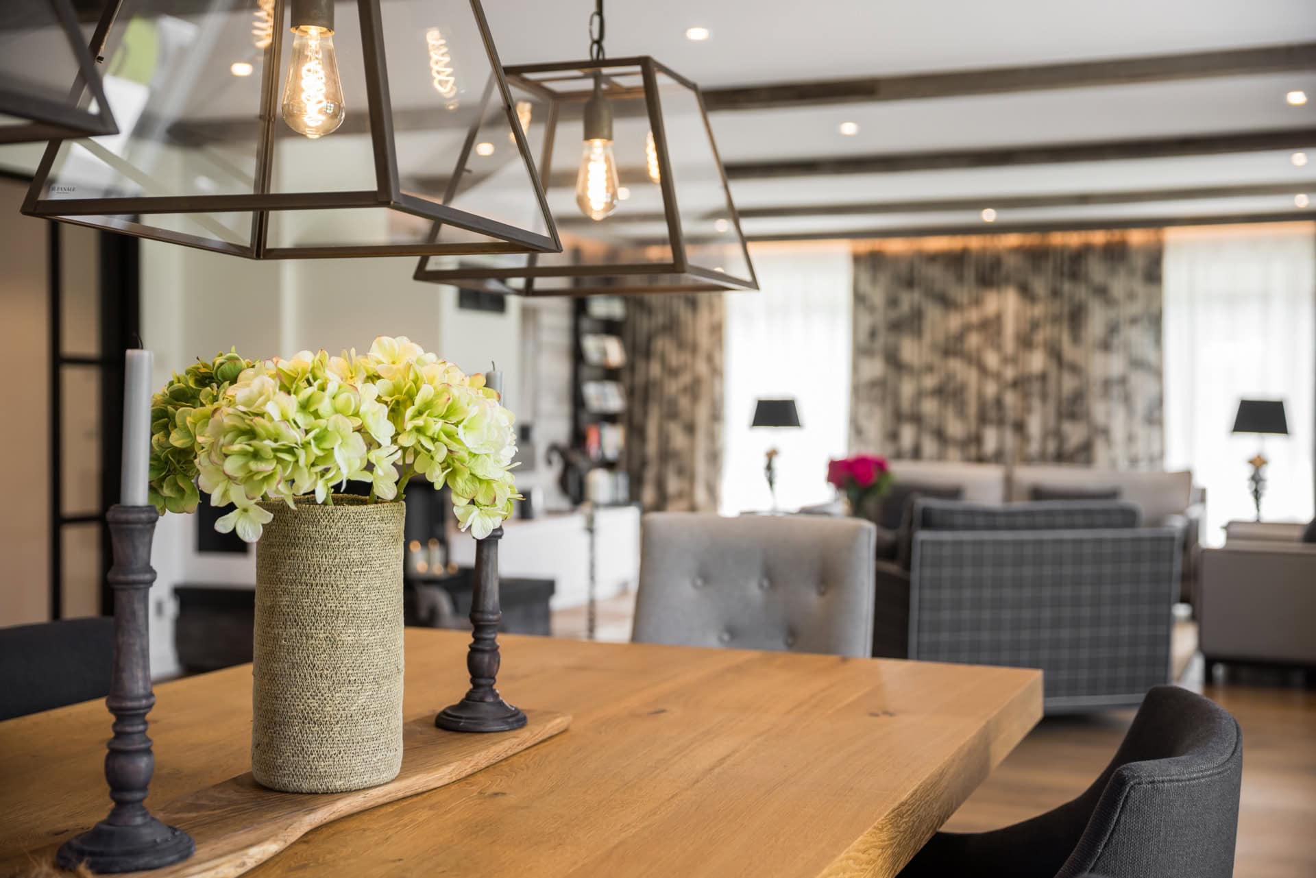 Detail photo dining area