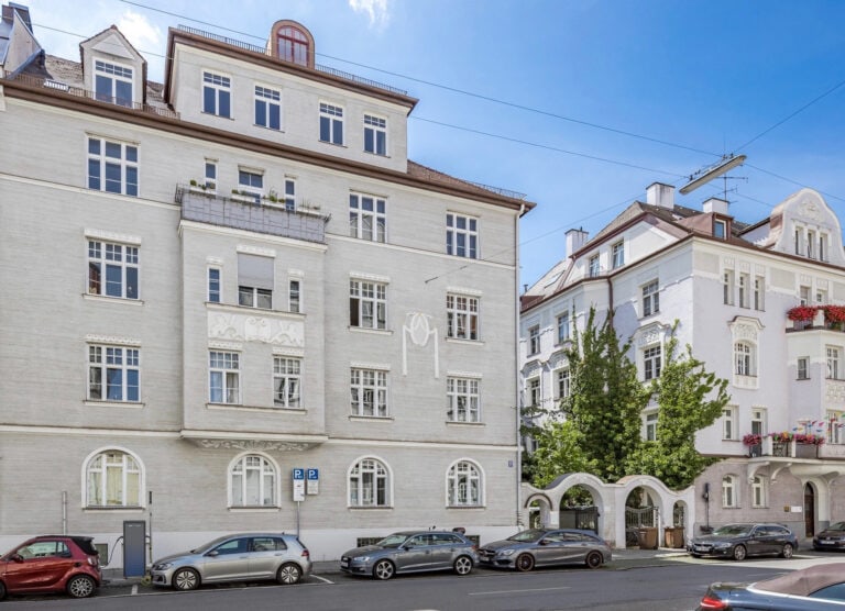 Old apartment Munich Herzogstraße