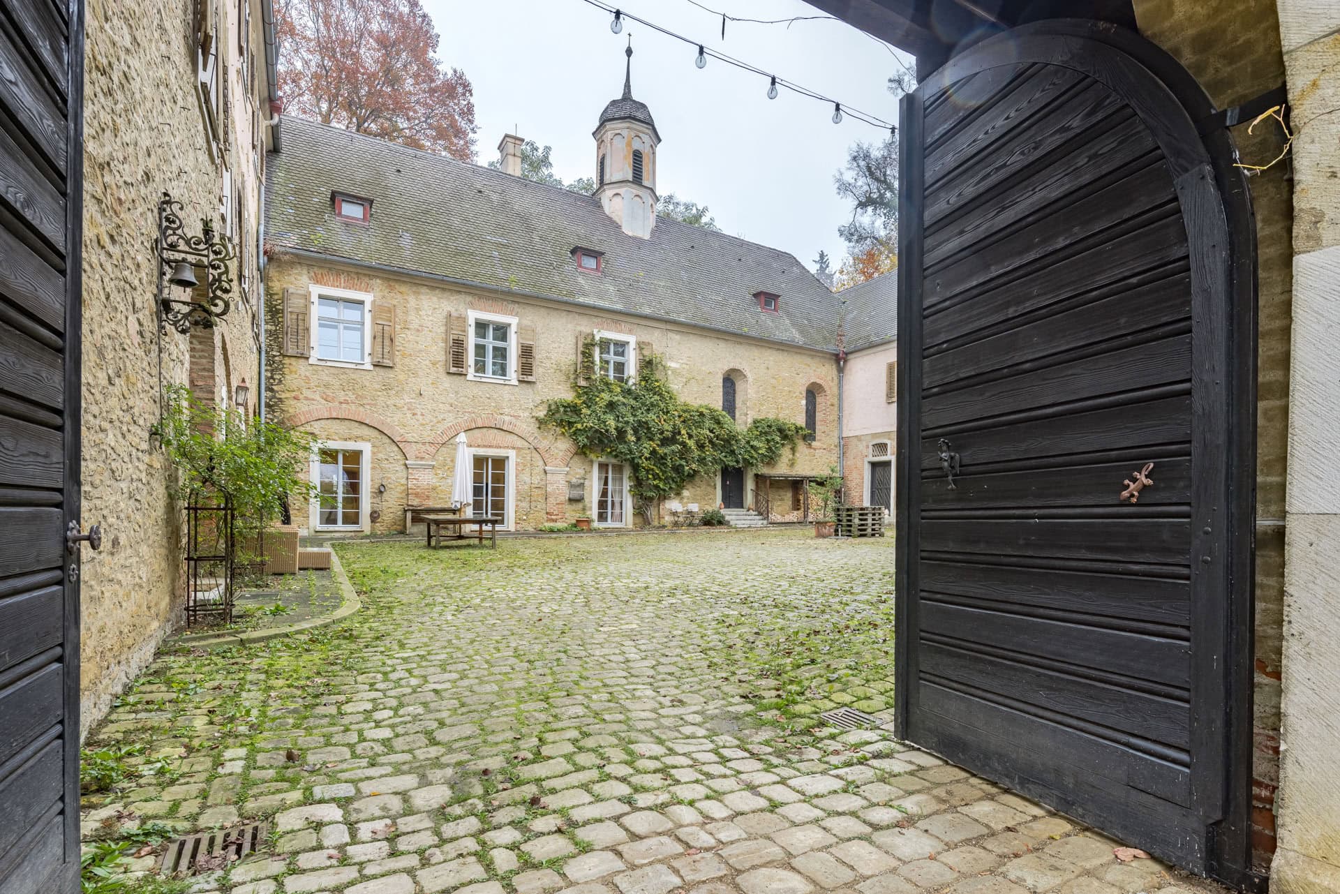 Schlosshof