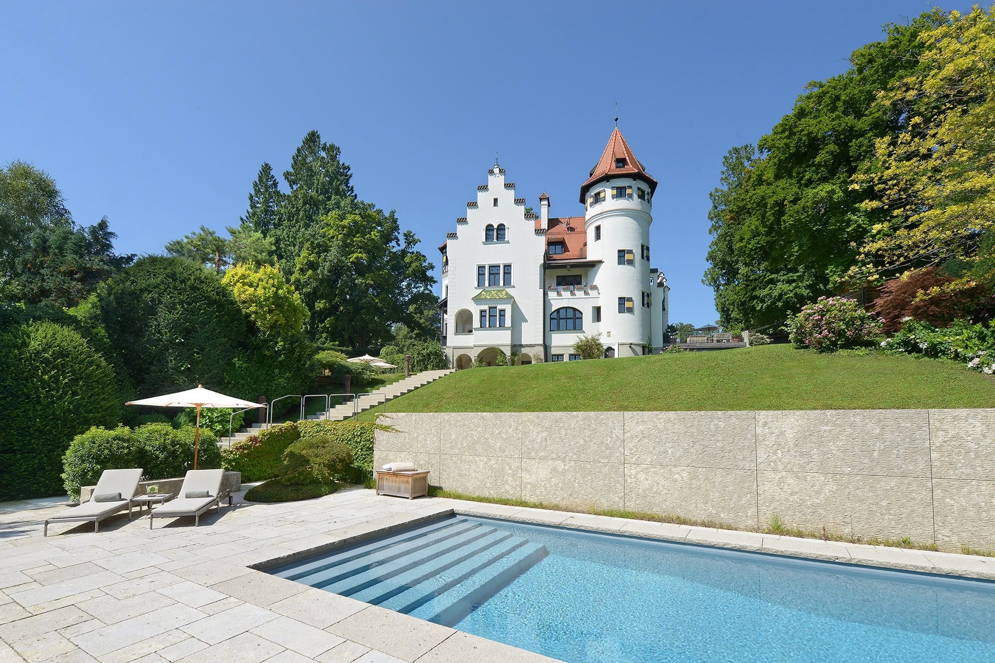Pool und Villa