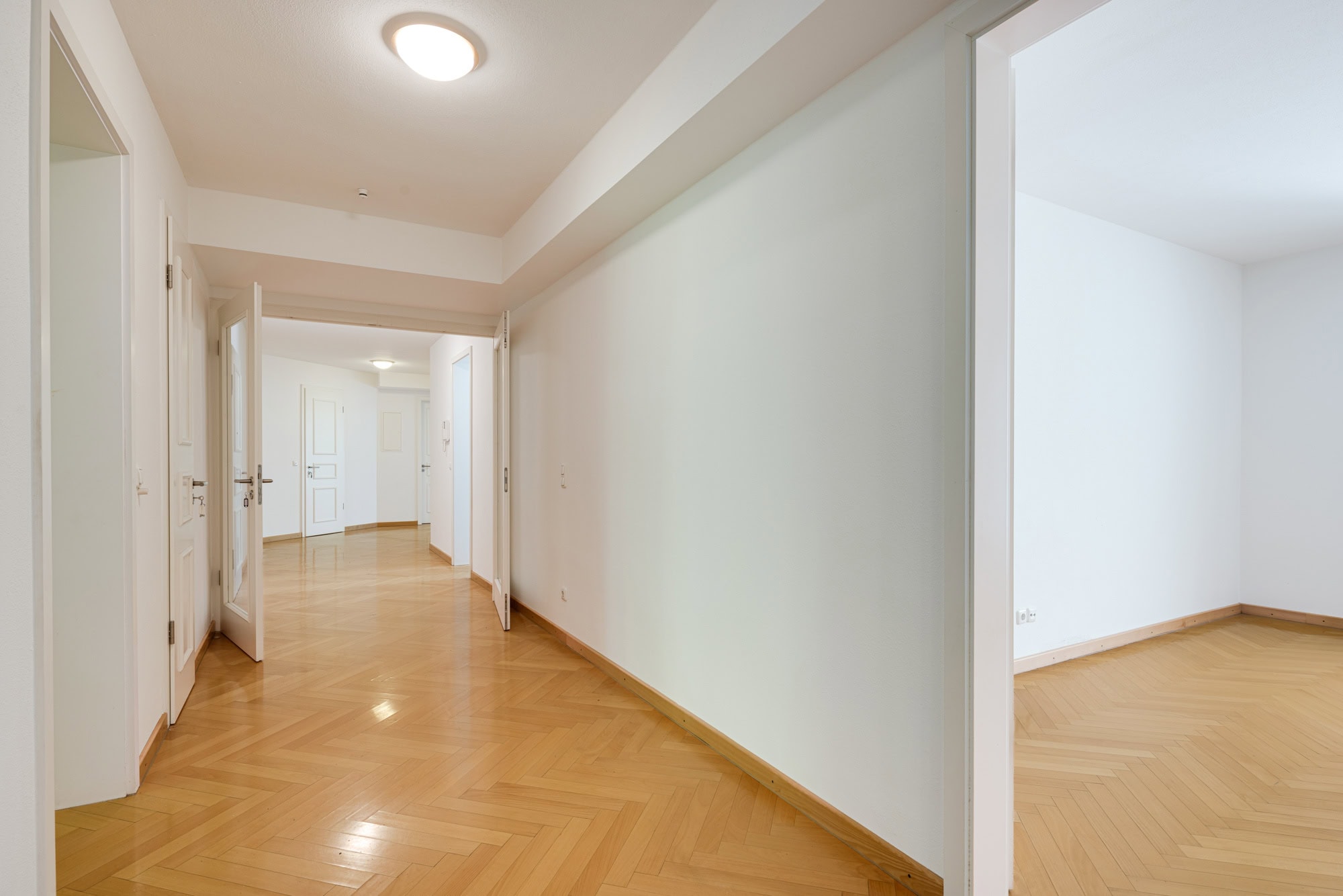 Entrée mit Flügeltüren