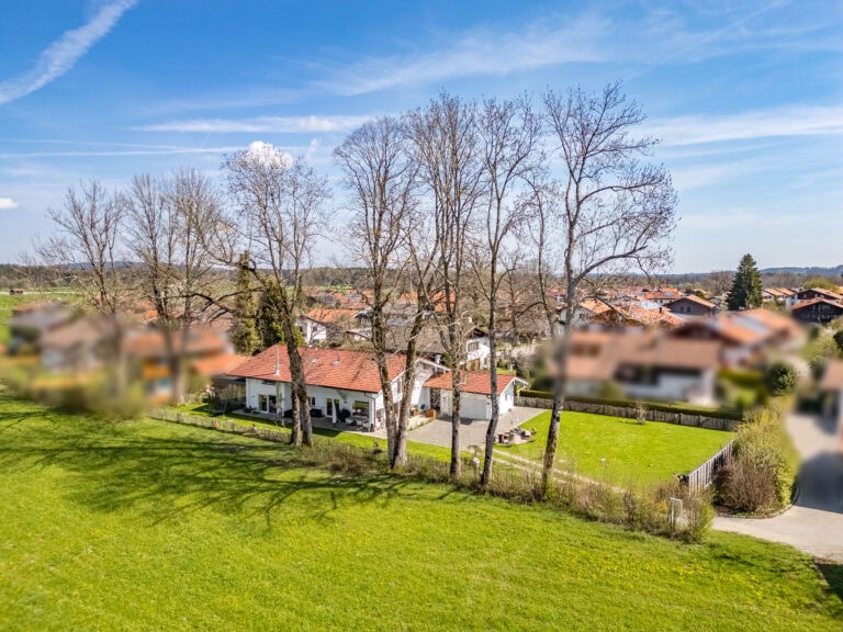 Sonniges Grunsdtück in ruhiger Lage
