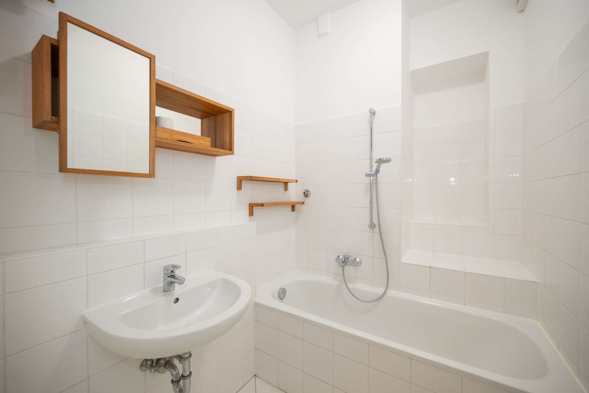 Badezimmer mit Duschwanne