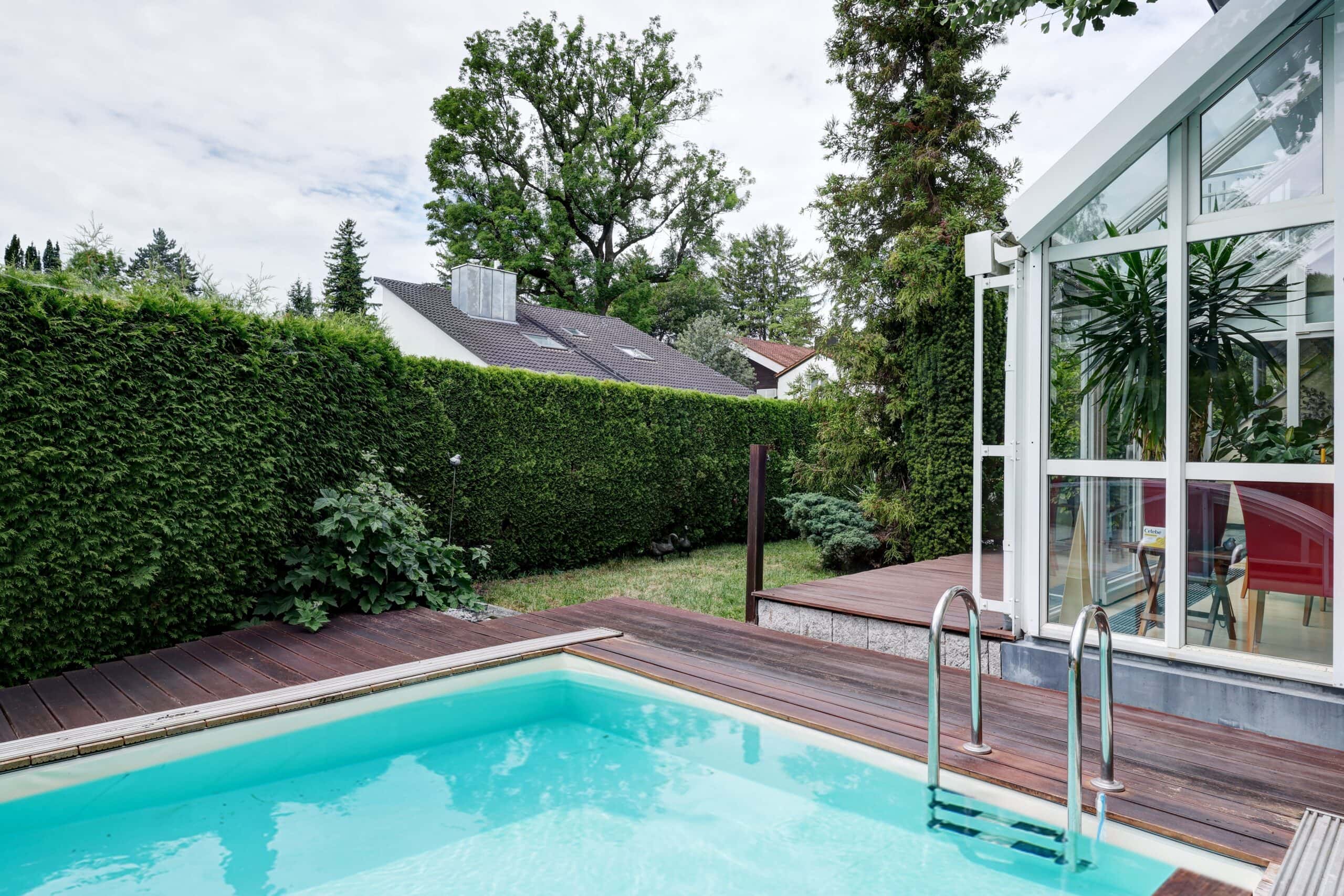 Outdoor-Pool