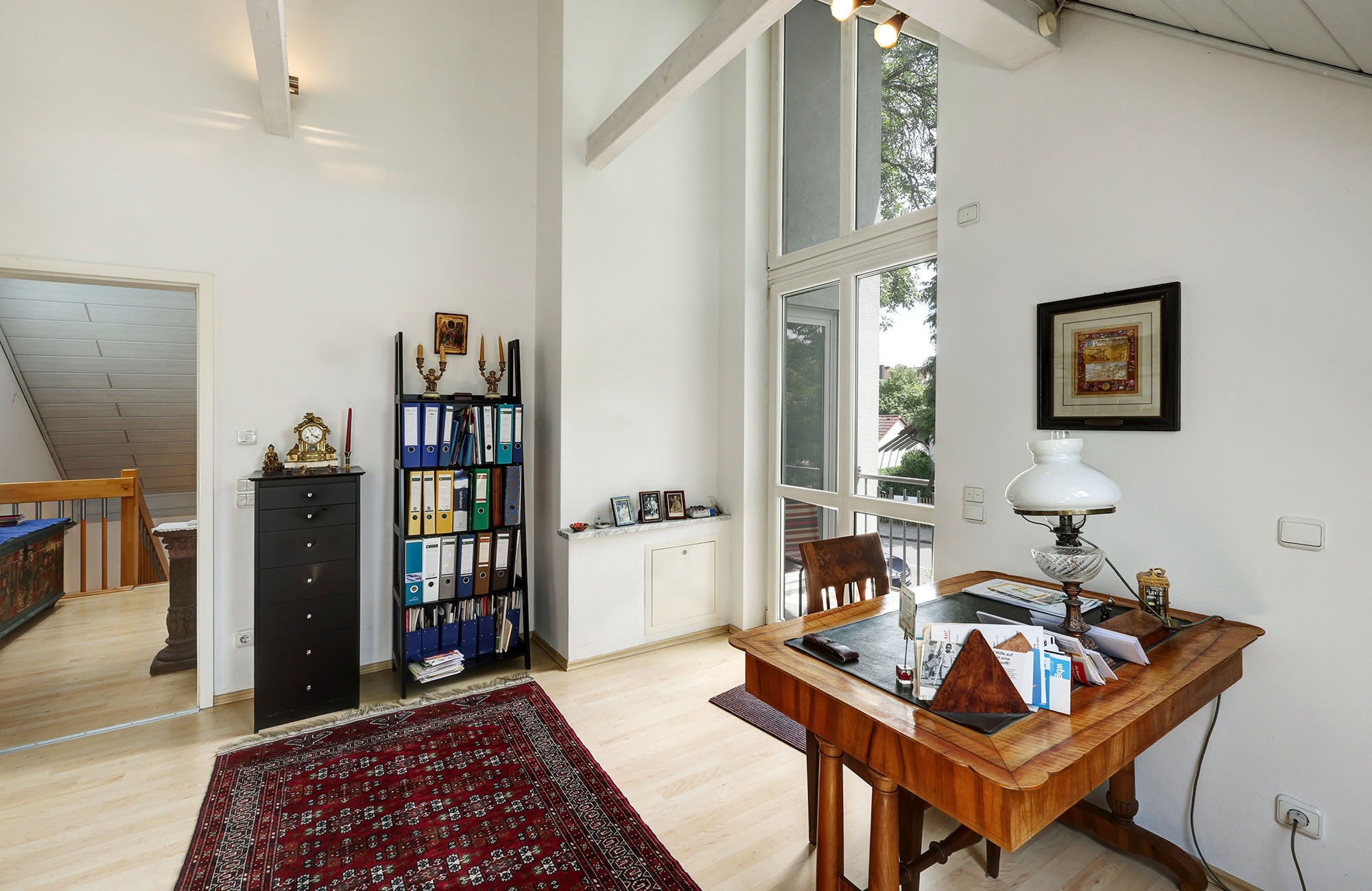 Zimmer 2 im OG mit Blick zum Flur