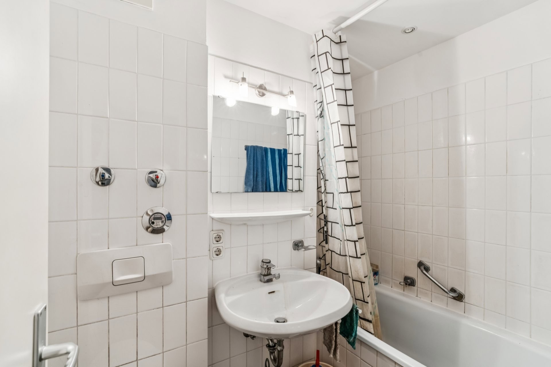 Bathroom with a shower pan