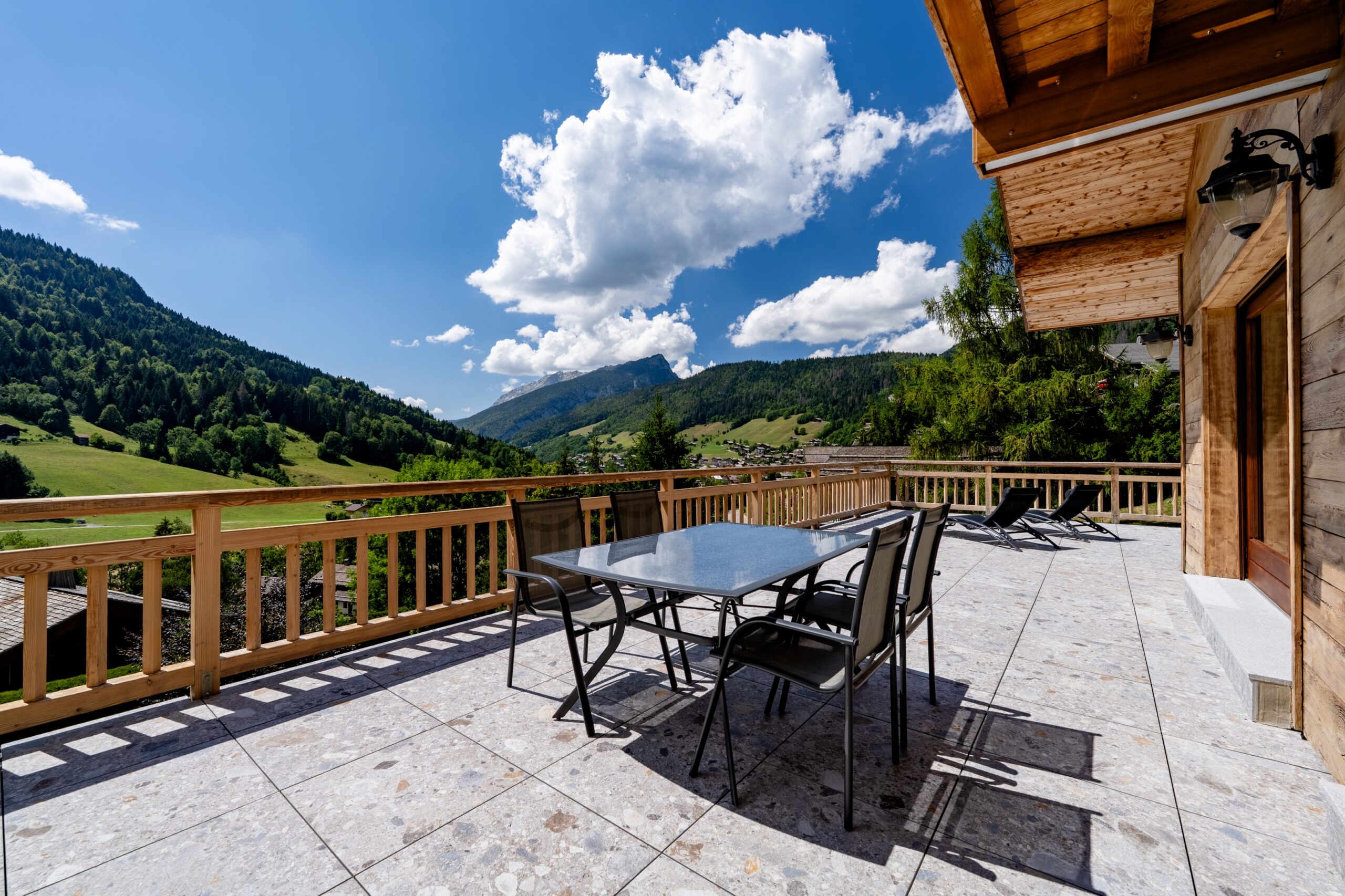 Terrasse mit Bergblick