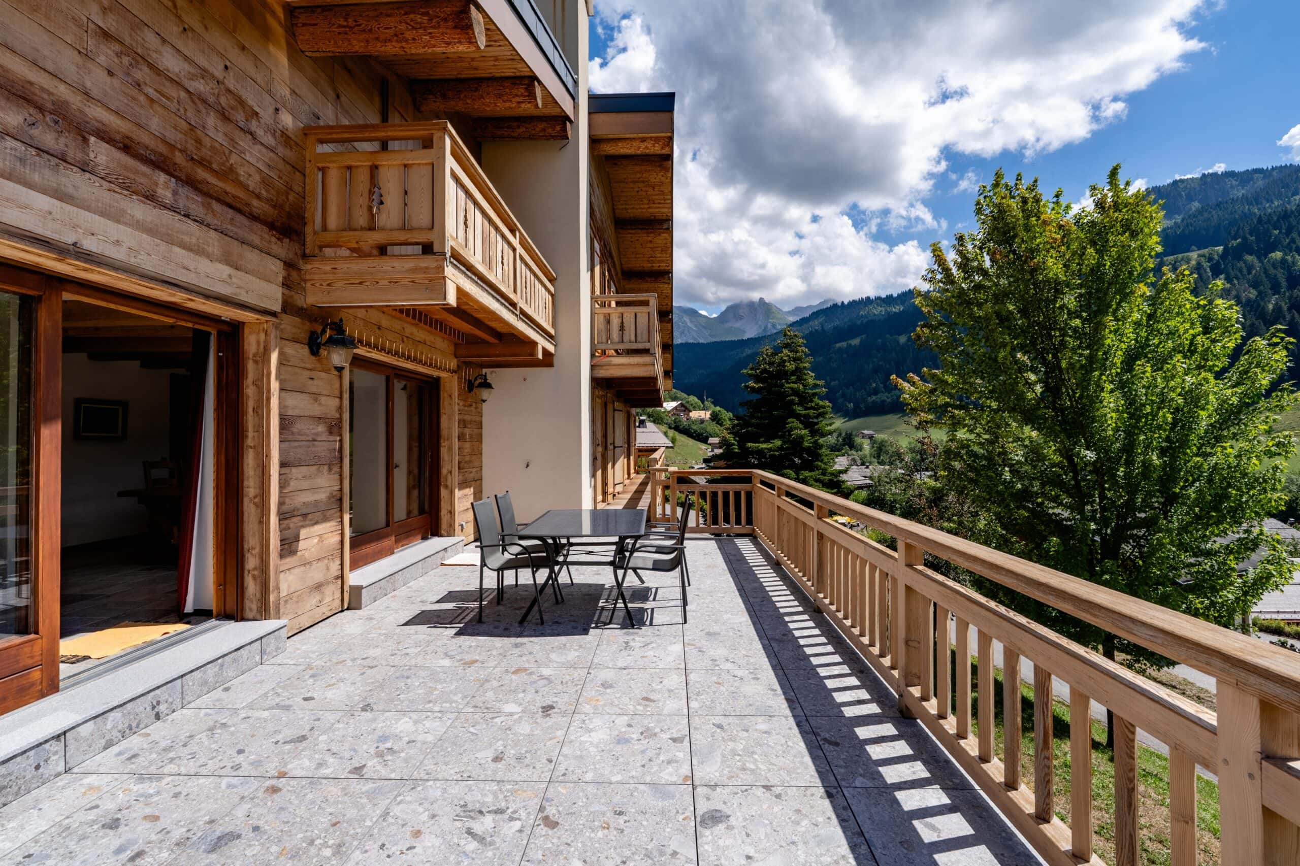 Terrasse mit Bergblick