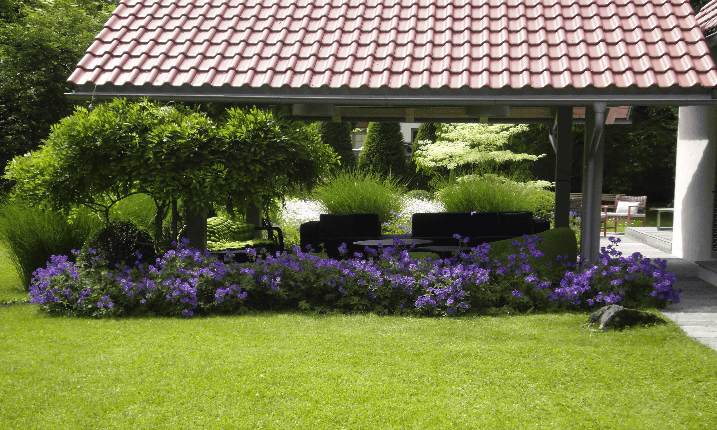 Pavillon mit Blumen
