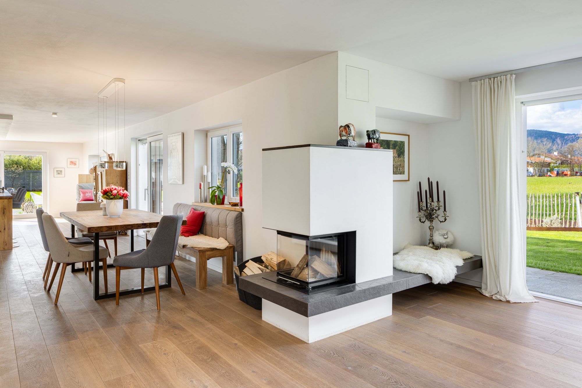 Wohnbereich mit Kamin