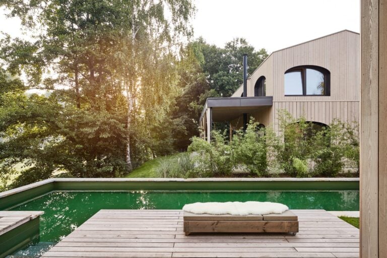 Außenansicht mit Pool