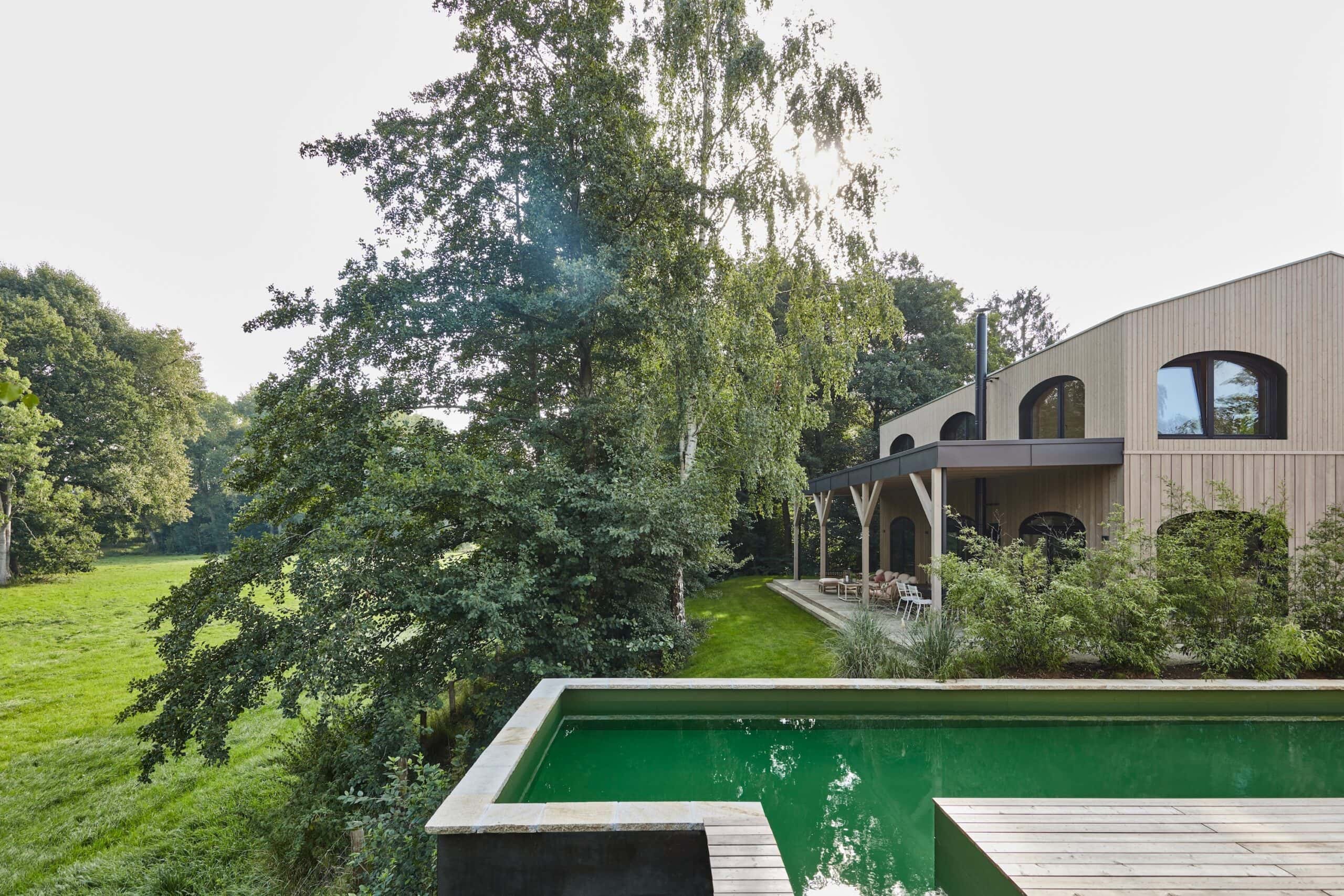 Außenansicht mit Pool